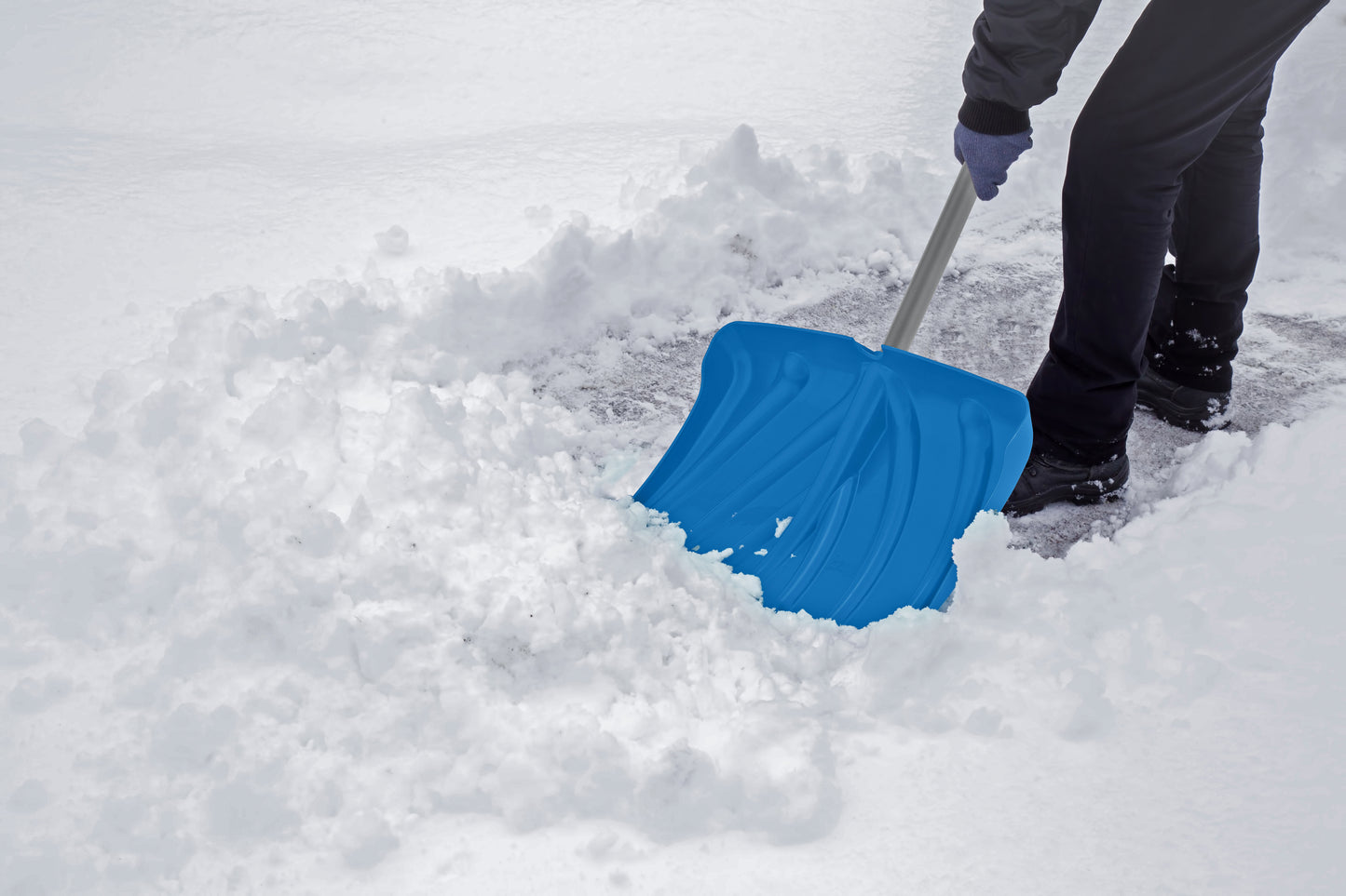 18" Wide Blue Snow Shovel