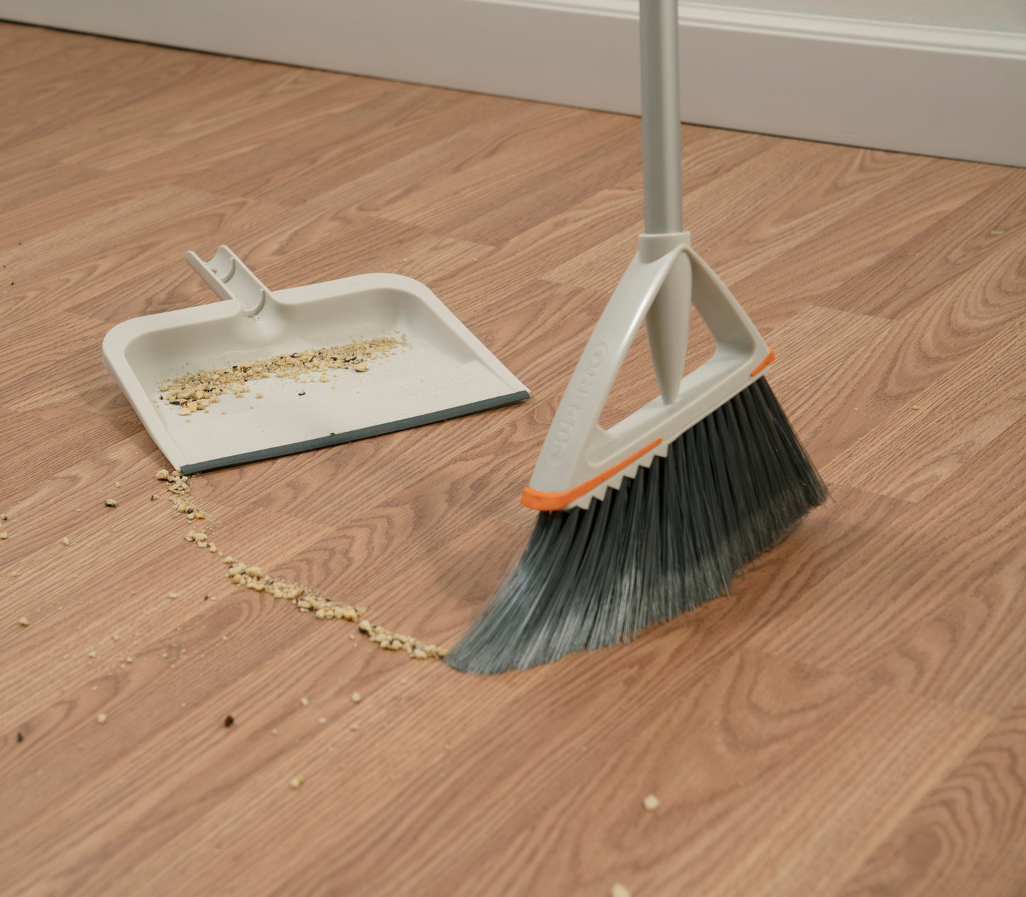 10" Clip-On Dustpan