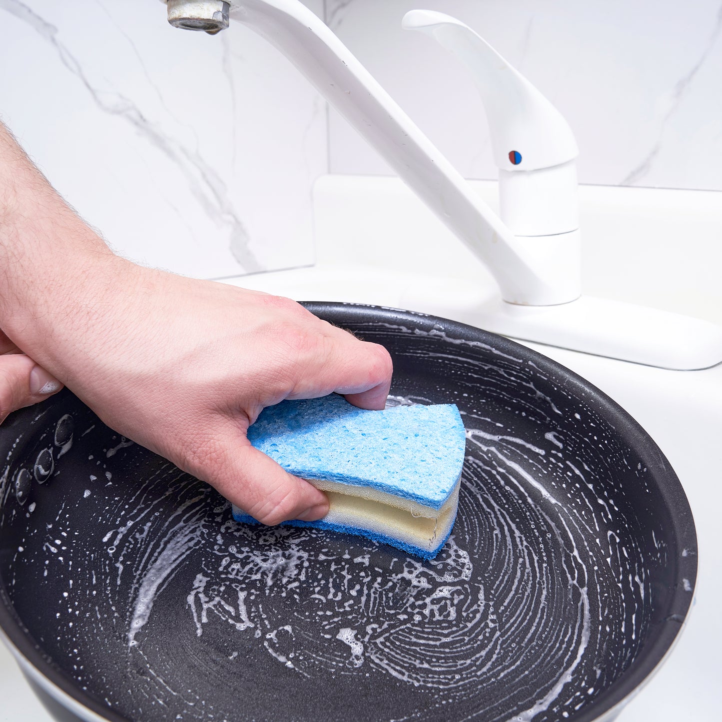 Scrub Sponge with Comfortable Grip, Red and Blue, 2-Pack