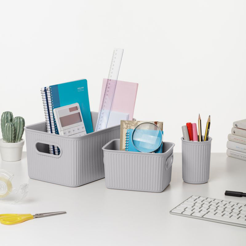 22 Liter Ribbed Storage Bin White Smoke